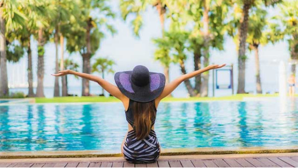 室內(nèi)游泳池，室外游泳池，冬天該怎么維護游泳池？