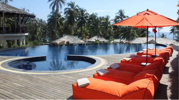 想建一個(gè)泳池，但不知道游泳池設(shè)備都有哪些?